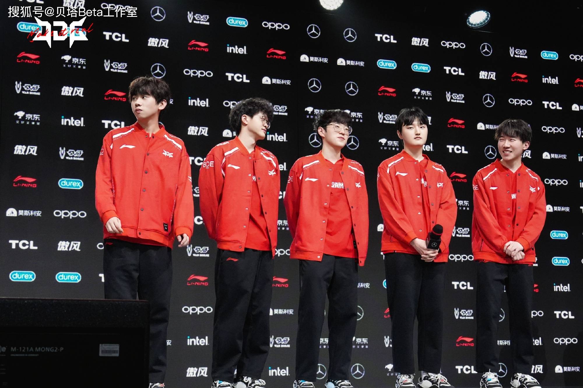 JDG横扫BRO,Deft团战一打五顶尖较量入围赛,留下经典瞬间 JDG横扫BRO,Deft团战一打五顶尖较量入围赛,留下经典瞬间