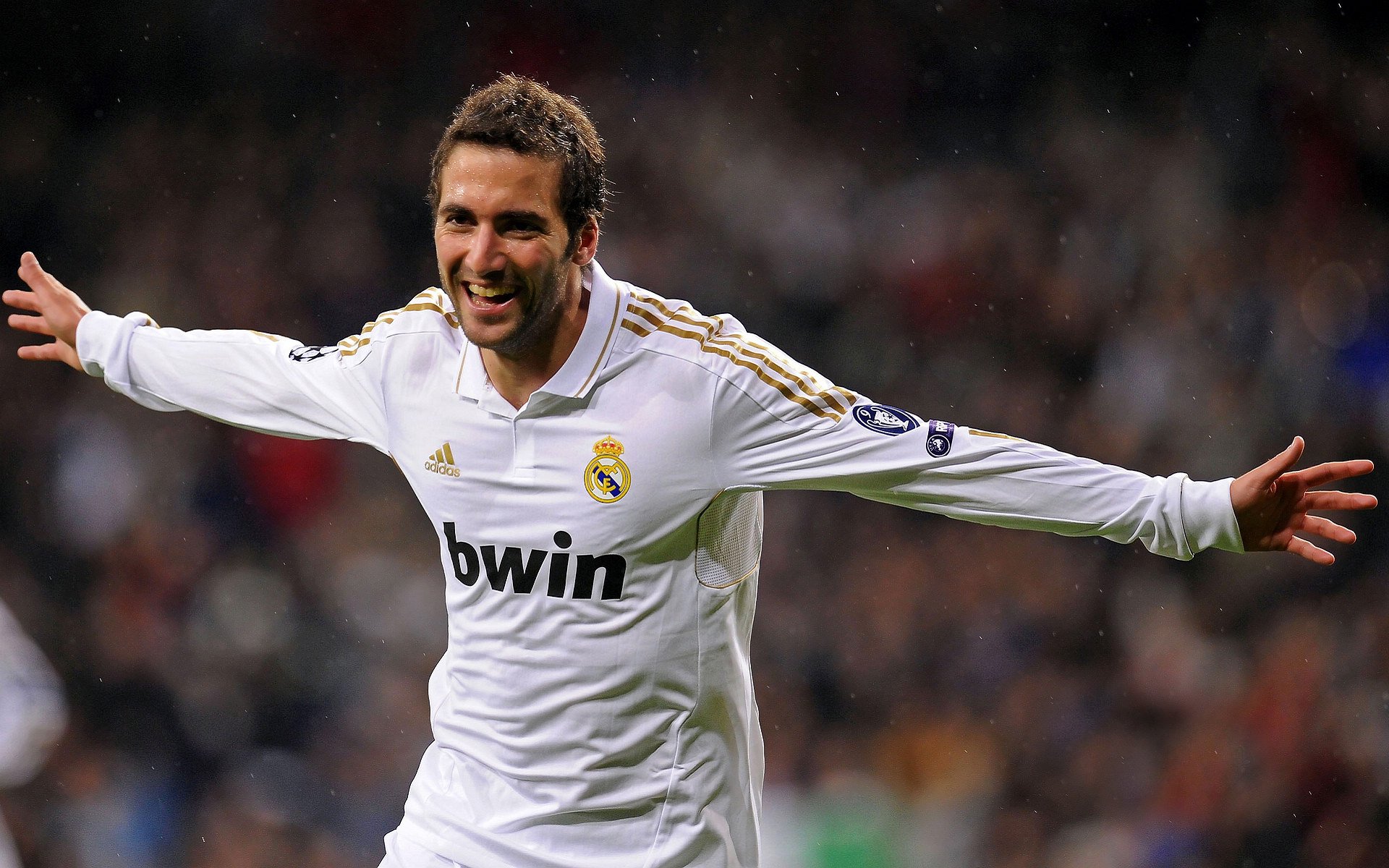 萨拉赫，穿梭战场的魔术师，他如何以个人节奏重塑团队之战？